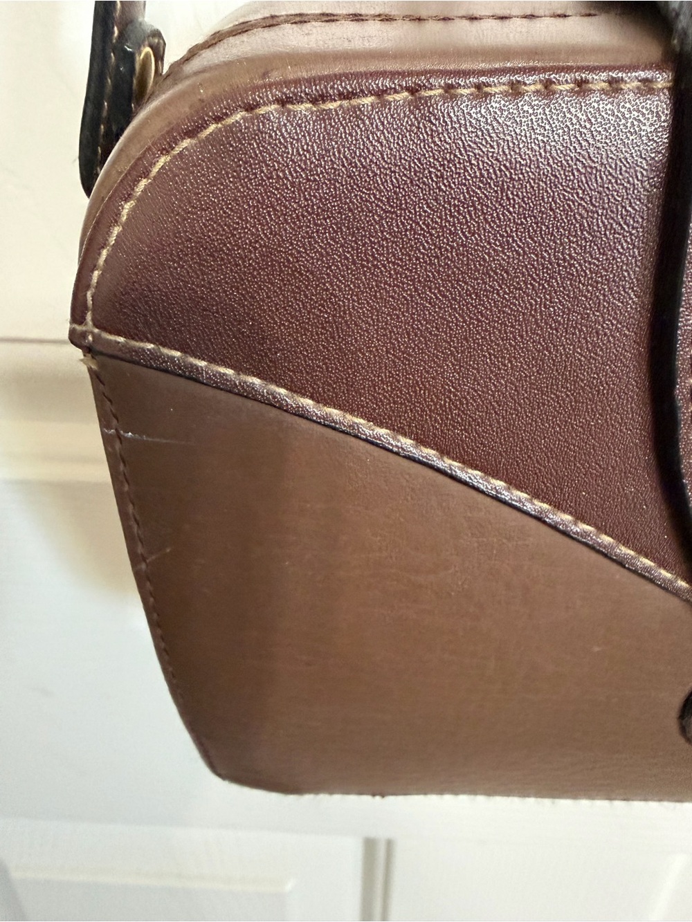 Vintage leather Gold Coast crossbody bag - Picture 4 of 9